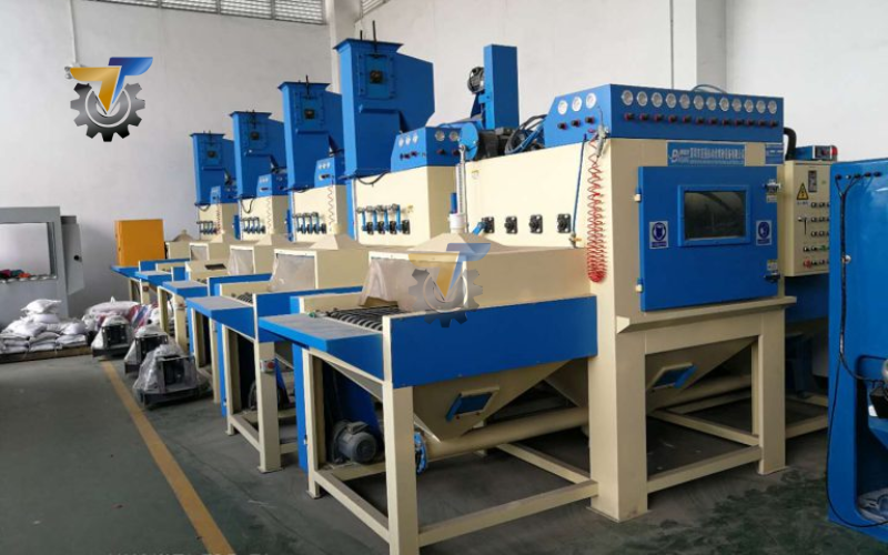 máy phun cát băng tải tự động